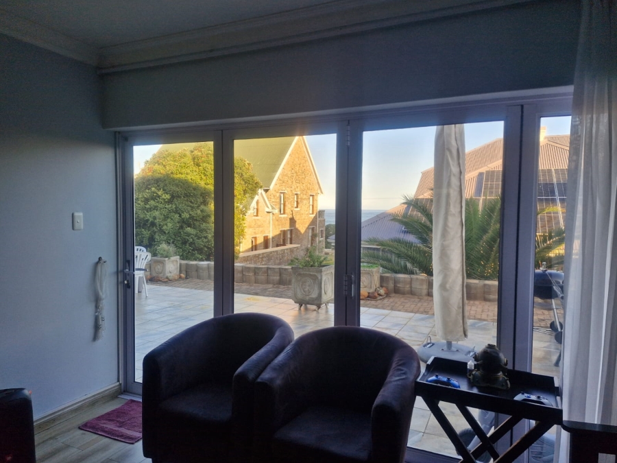 To Let 2 Bedroom Property for Rent in Outeniqua Strand Western Cape